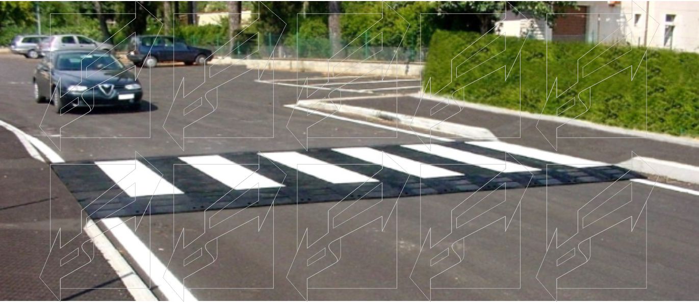 RUBBER PEDESTRIAN CROSSING